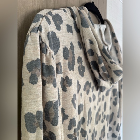 Scoop | Women’s Leopard Print French Terry Hoodie | Size M - Picture 11 of 12